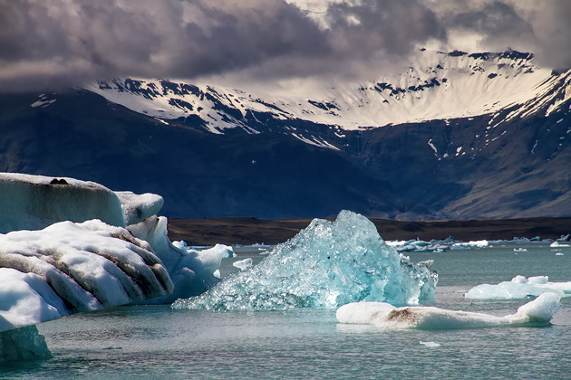 Read more about the article Jökulsárlón: The Glacial Lagoon