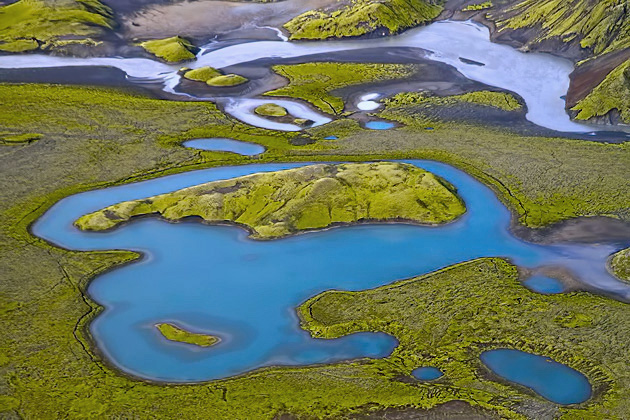 Read more about the article Over Vatnajökull and the Westman Islands